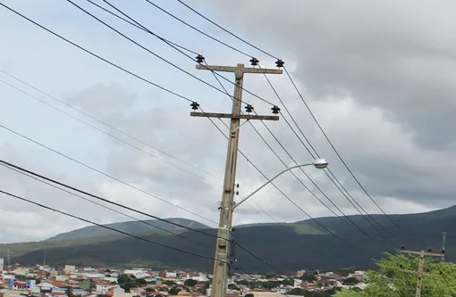 Moradores de Brumado reclamam de quedas frequentes de energia