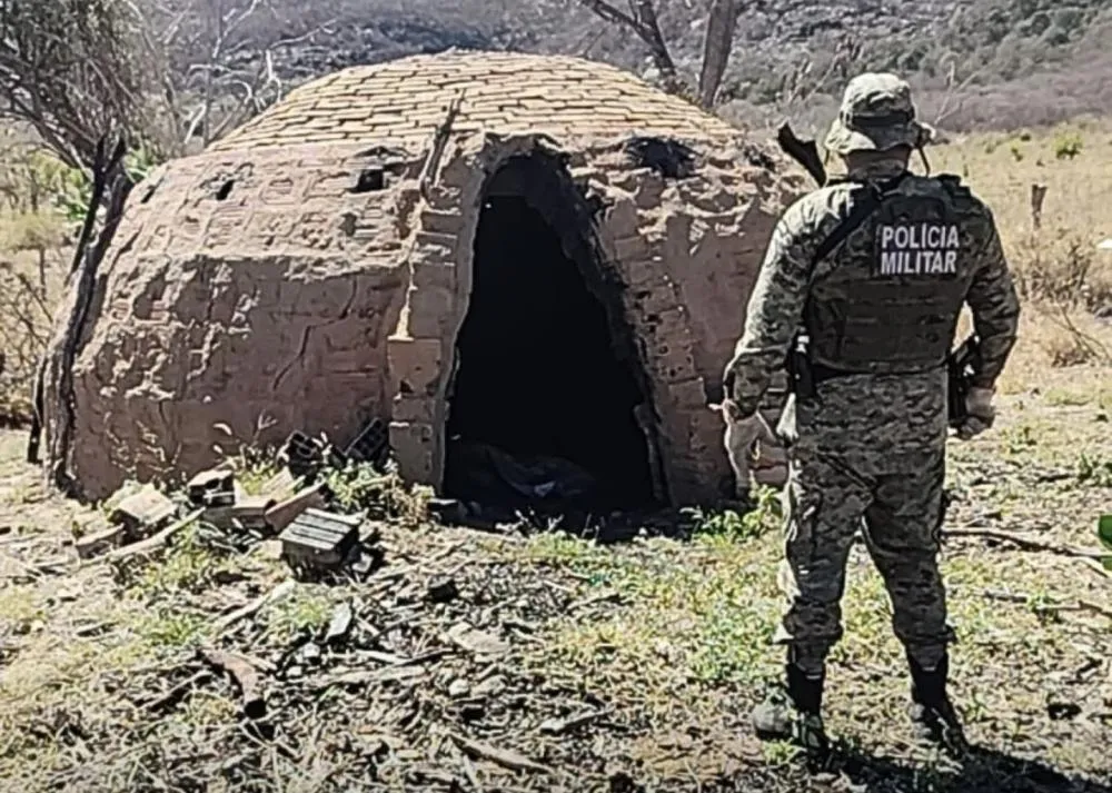 CIPPA Lençóis localiza e destrói fornos de carvão ilegal em Riacho de Santana e Matina