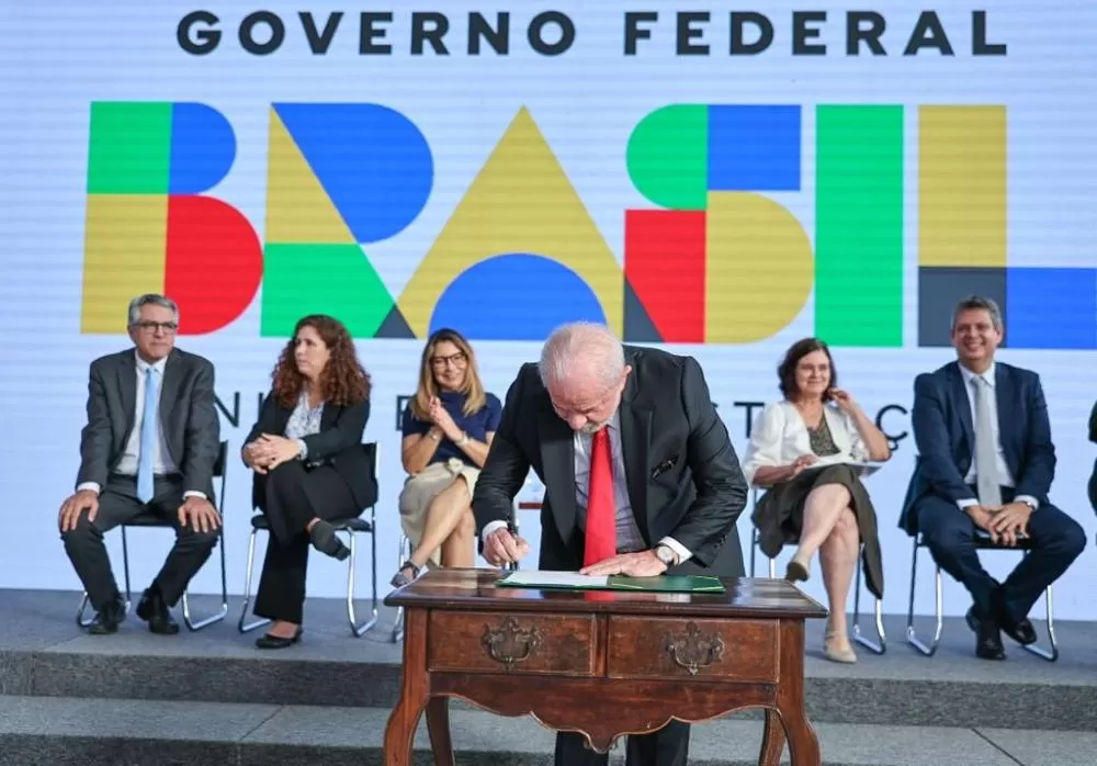 Lei transforma agentes comunitários em profissionais de saúde