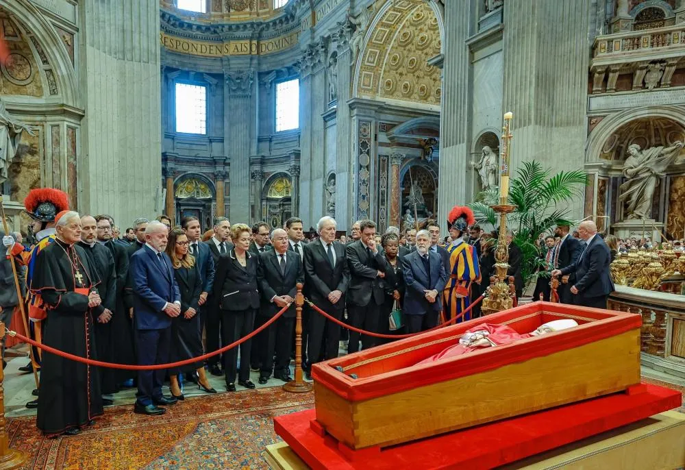 Lula e comitiva brasileira participam de despedida ao Papa Francisco na Basílica de São Pedro, em Roma