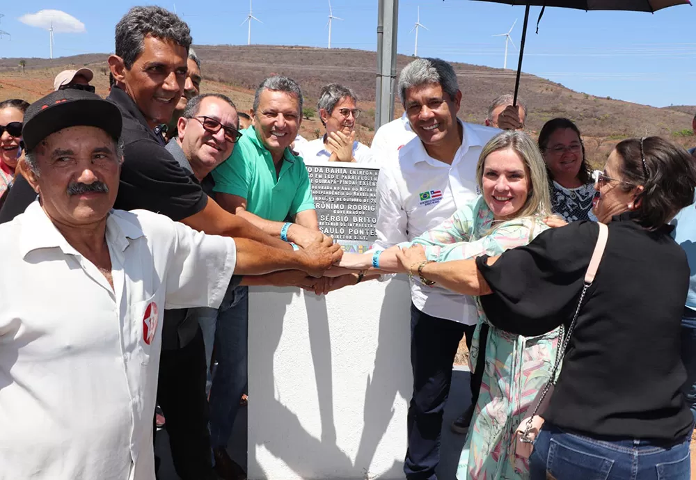 Governador e deputada celebram avanços inaugurando obras de infraestrutura em Pindaí, Guanambi e Candiba