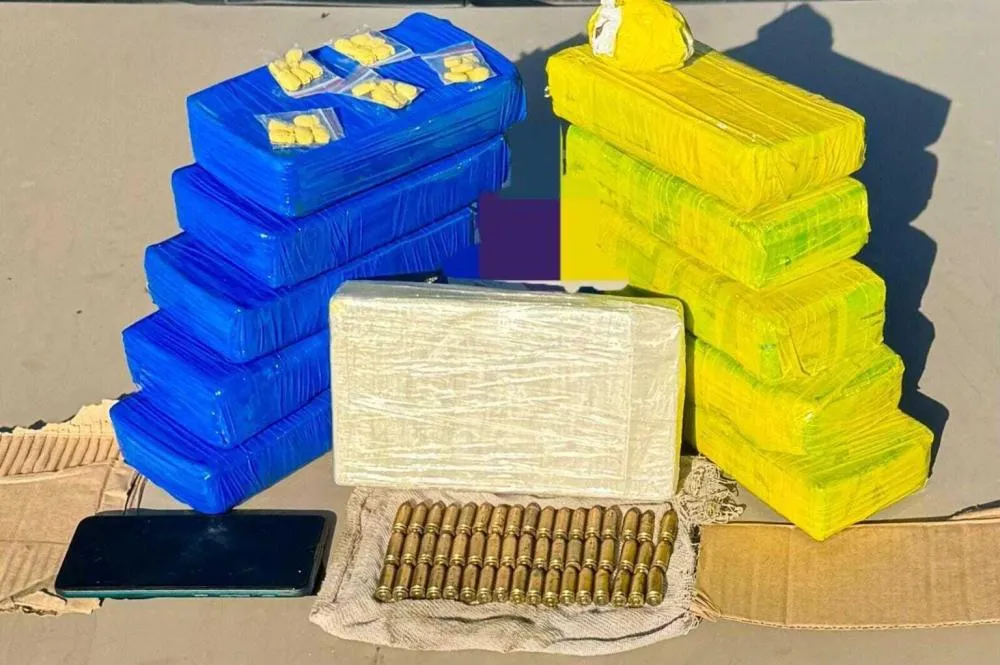 FICCO Bahia e PM interceptam mulher que transportava drogas do RJ para Itabuna