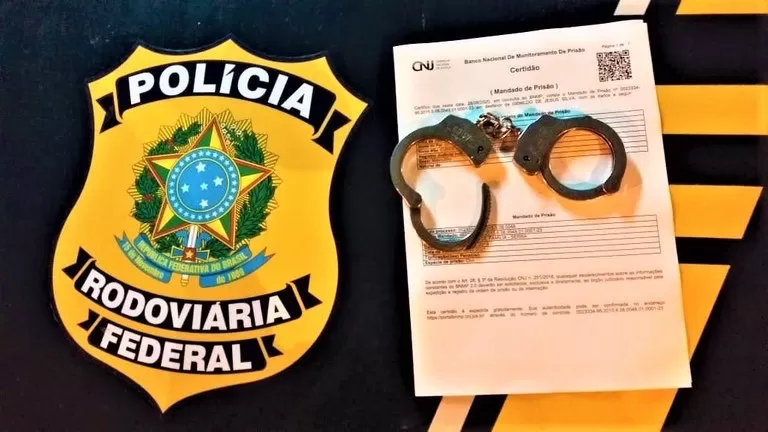 Mandado de prisão por pensão alimentícia expedido pela Comarca de Brumado é cumprido pela PRF em Itaberaba