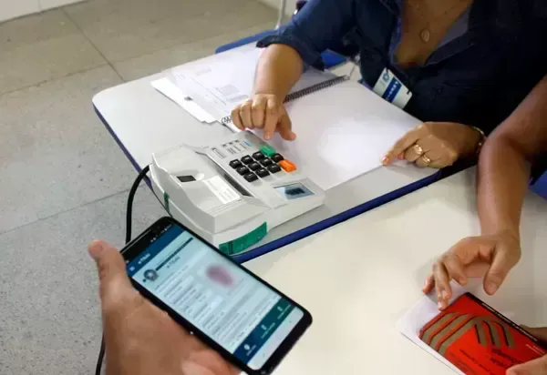 Presidente do TSE anuncia que e-Título poderá ser baixado nos dias de votação