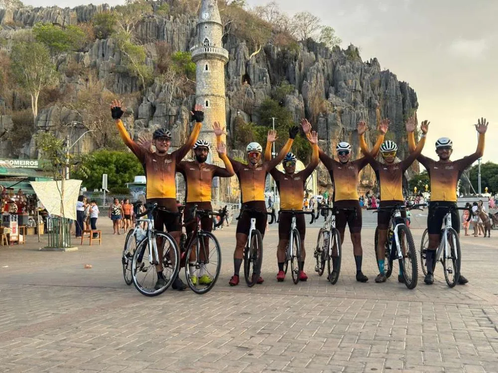 Ciclistas de Brumado enfrentam 45°C em jornada de superação até Bom Jesus da Lapa