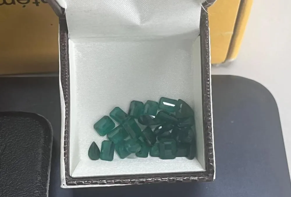 Homem é preso com 25 pedras de esmeralda em Salvador