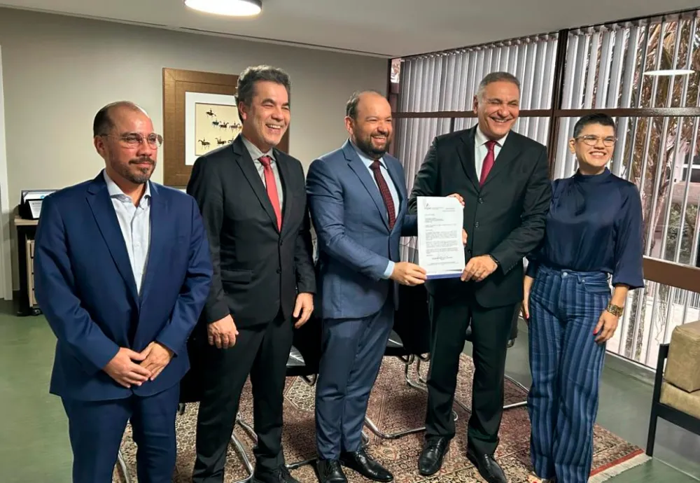Presidente e corregedor do TCM-BA entregam ao TRE-BA lista de gestores punidos