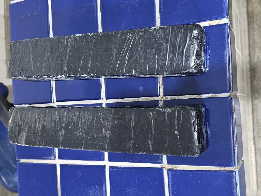 Maconha é apreendida em ônibus durante abordagem da PRE em Ibitira, distrito de Rio do Antônio