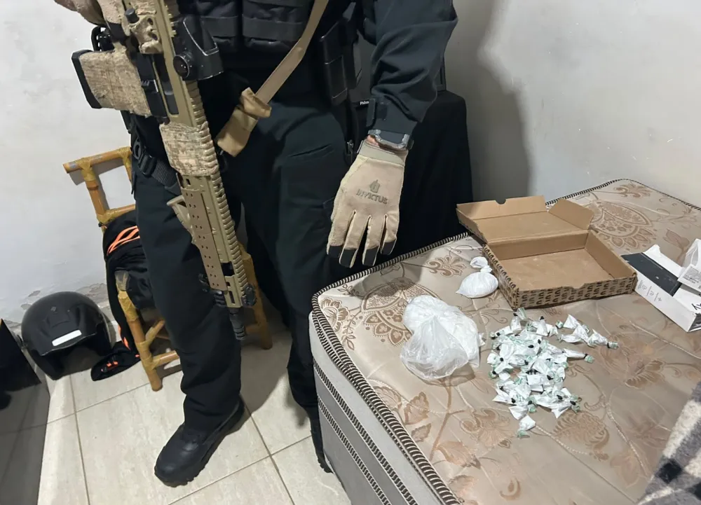 Suspeitos de tráfico são presos durante a Operação Vigilância Estrita em Vitória da Conquista