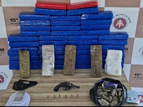 PM apreende mais de 50 kg de drogas, arma e munições em Itabuna