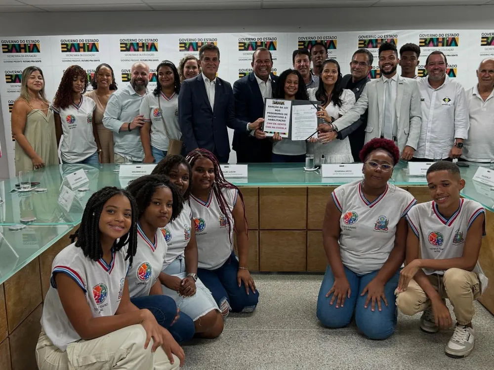 Governo da Bahia sanciona lei que garante CNH gratuita para estudantes e famílias de baixa renda