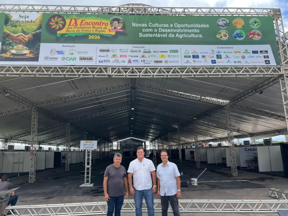 Prefeito Wilson do Café e deputado Marquinho Viana visitam estrutura do Encontro de Produtores em Barra da Estiva