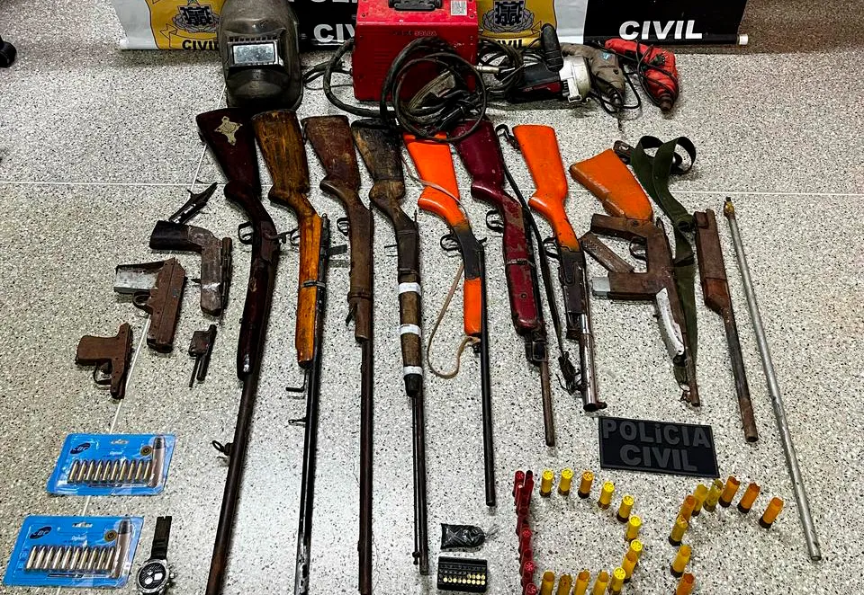 Polícia Civil localiza fábrica clandestina de armas em Jaguaquara