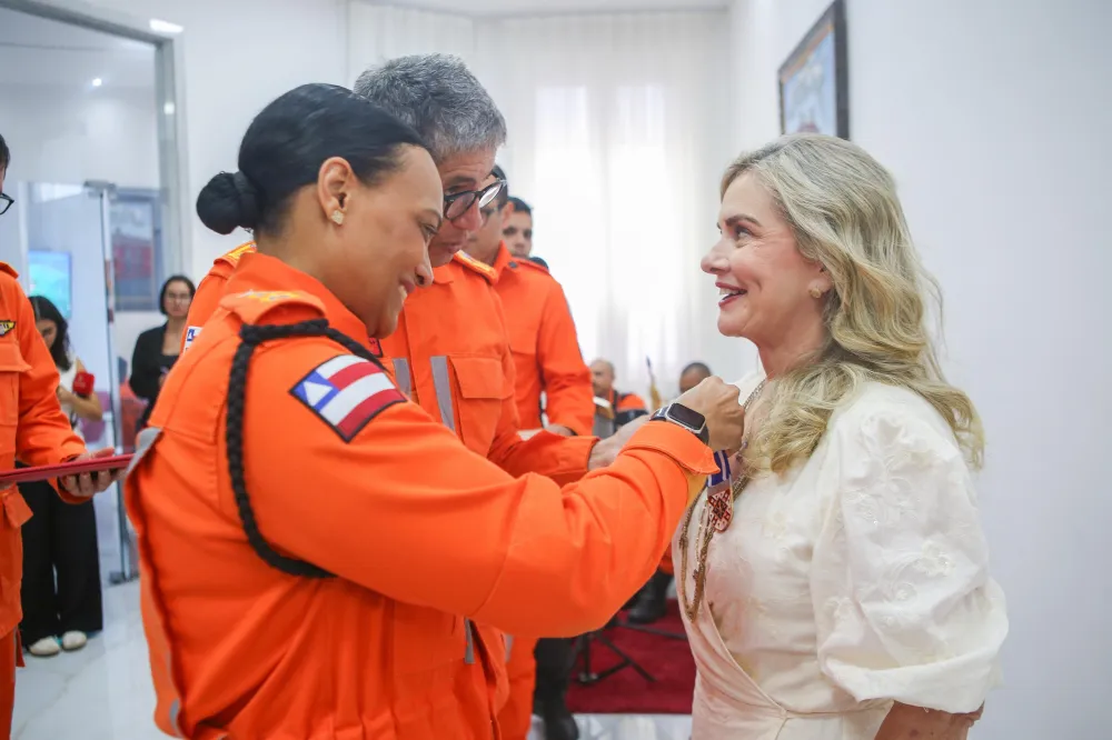 ‘Há honrarias que tocam o peito. Esta toca a alma’: presidente da ALBA recebe a mais alta honraria do Corpo de Bombeiros Militar da Bahia
