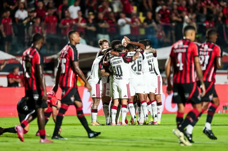 Flamengo vence o Vitória no Barradão pelo Brasileirão