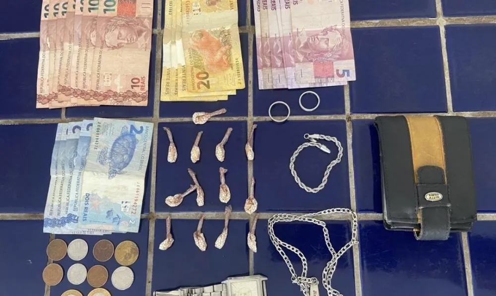Homem é detido com porções de cocaína durante patrulhamento da PM em Brumado