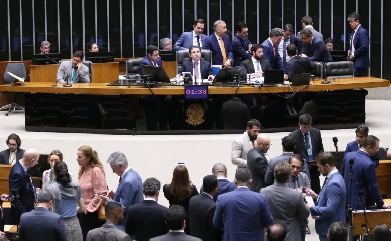 Câmara dos Deputados conclui votação de projeto que regulamenta a reforma tributária; texto segue para sanção
