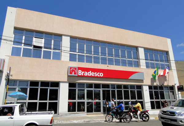 Durante jogos do Brasil na Copa, bancos alteram horário de atendimento