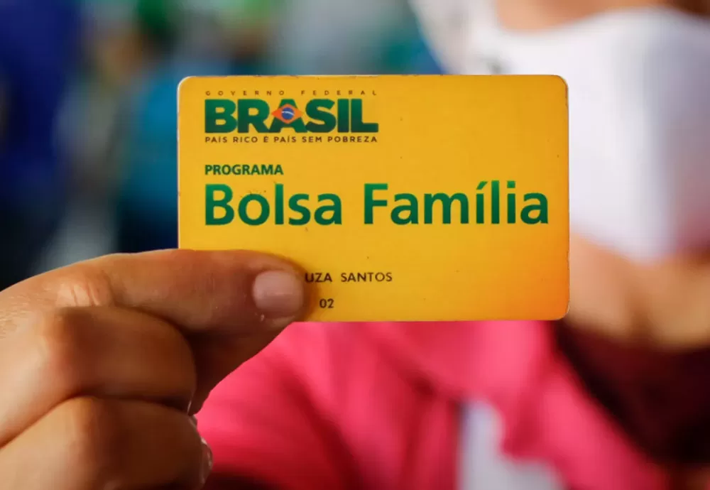 Decisão do ministro Gilmar Mendes mantém Auxílio Brasil no valor de R$ 600 para 2023