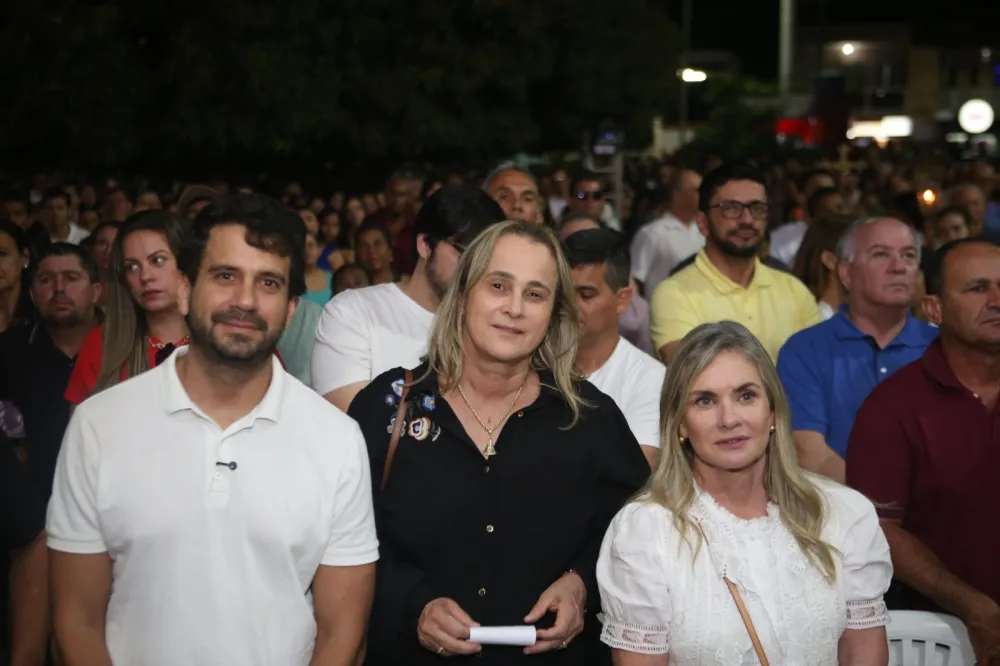 Prefeita Joanina Sampaio recebe deputados Ivana Bastos e Manuel Rocha durante celebração do Bom Jesus do Taquari