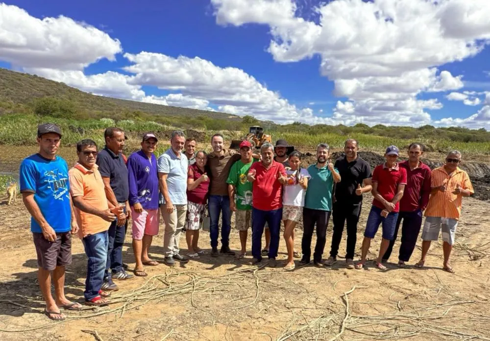 Prefeito Fabrício Abrantes e Deputado Daniel Almeida acompanham ações na Zona Rural de Brumado