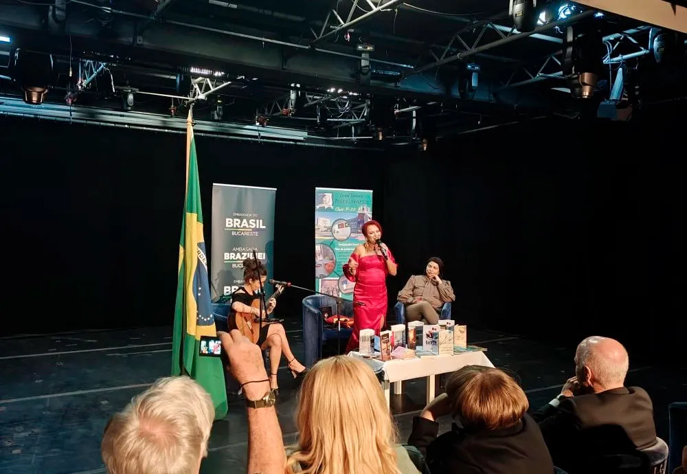 Cantora brumadense Sílvia Mello representa Brumado em evento cultural na Europa