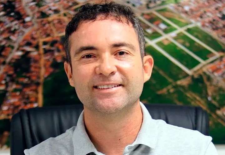 No Dia do Servidor Público, prefeito de Brumado, Fabrício Abrantes, agradece aos profissionais e destaca avanços da gestão