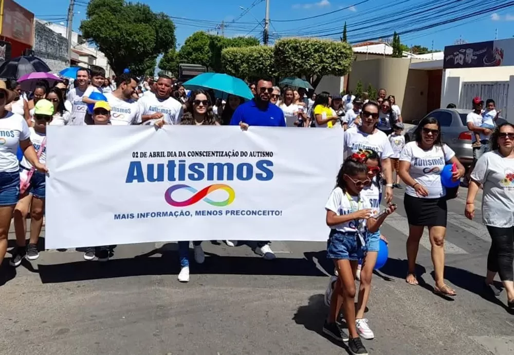 Caminhada em Brumado celebra Dia Mundial da Conscientização Sobre o Autismo