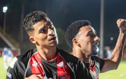 Vitória bate o Grêmio por 1 a 0 no Barradão com gol de Renê e sobe para a 11ª posição