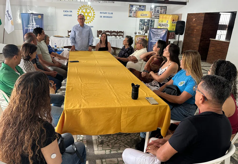 Rotary Club de Brumado estreita parceria com imprensa durante café da manhã
