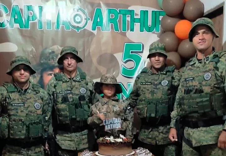 Policiais da Cipe Sudoeste participa de comemoração de aniversário de criança em Pindaí