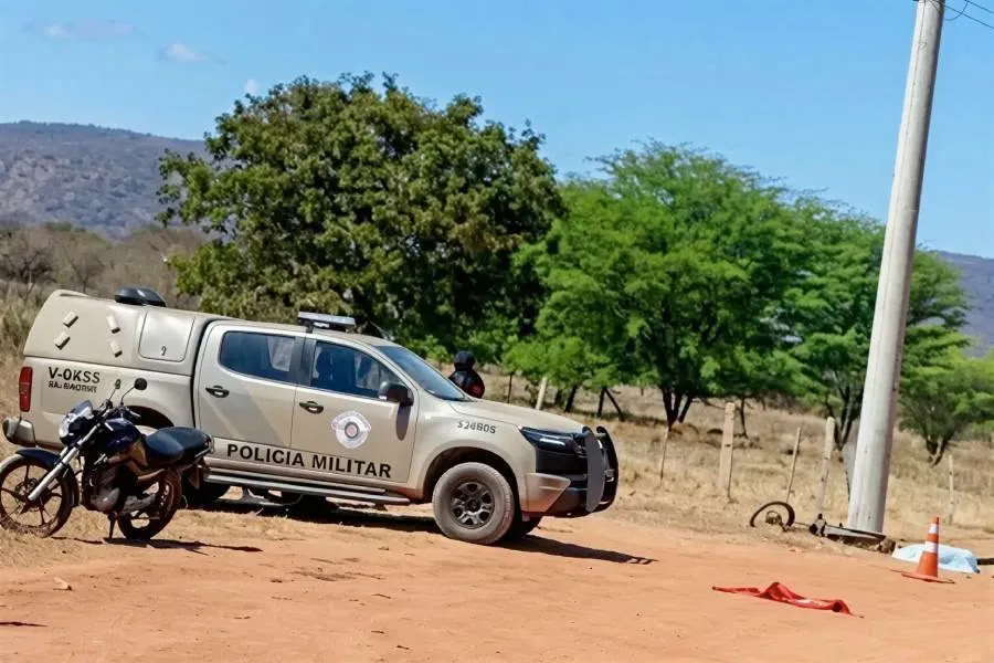 Jovem de 19 anos morre após motocicleta colidir contra poste na zona rural de Paramirim