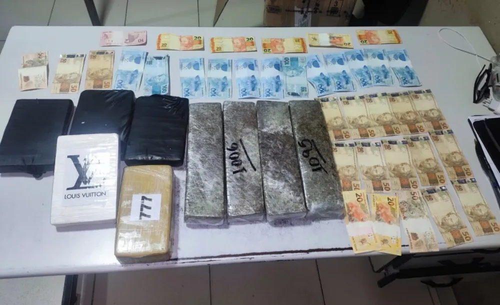 Polícia Rodoviária prende motorista e apreende quase 9 kg de drogas em Brumado