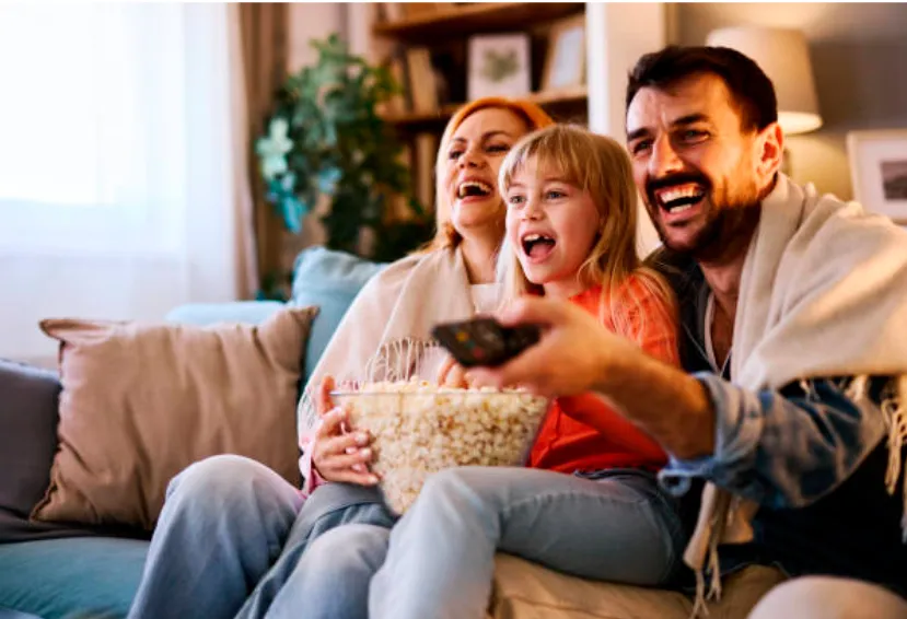 O algoritmo das risadas: como cenas isoladas redefiniram o consumo de cinema