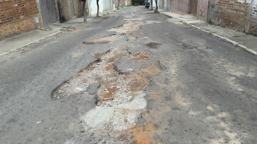 Brumado: moradores da Avenida Ana Lídia Viana Cardoso cobram da prefeitura a recuperação da via 