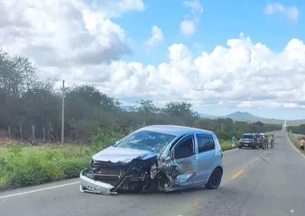 Colisão frontal na BA-148 deixa uma pessoa morta e feridos no trecho entre Dom Basílio e Brumado