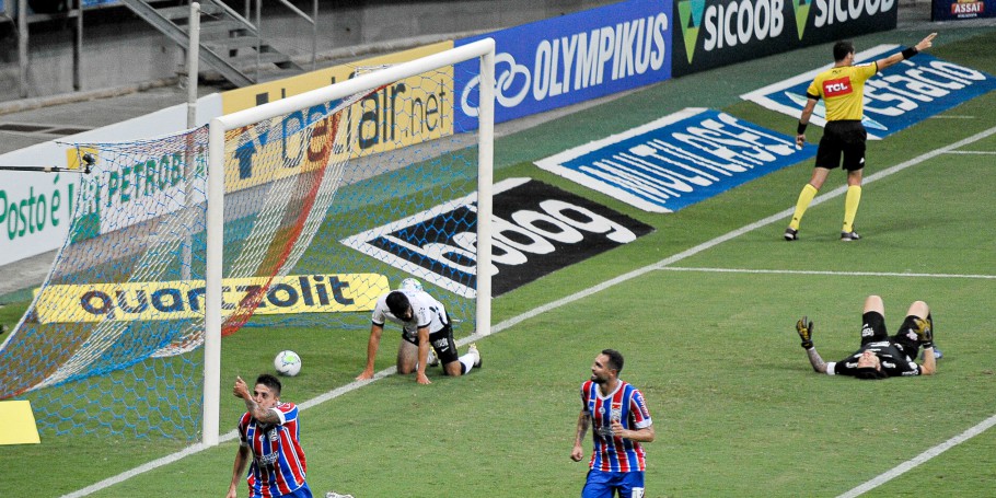 Bahia bate o Corinthians e deixa a zona de rebaixamento do Brasileirão