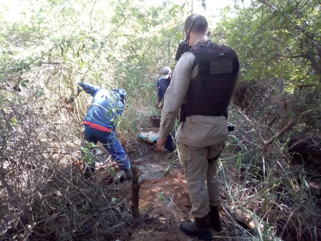 Brumado: Operação da Embasa com apoio da PM retira ligações clandestinas na adutora da Lagoa Funda