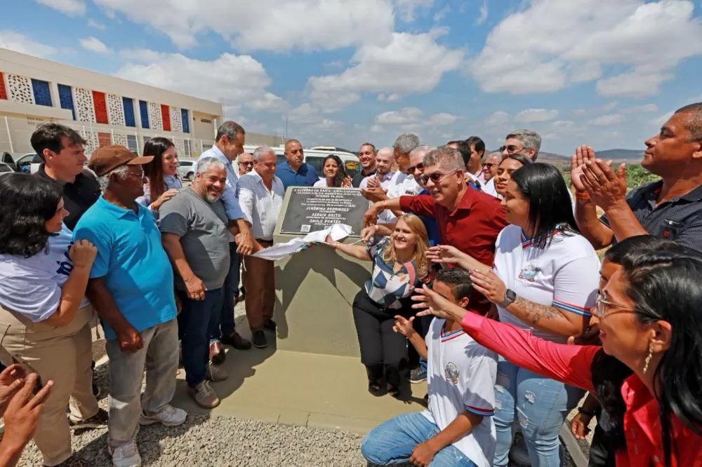 Bom Jesus da Serra recebe obras de educação, infraestrutura e abastecimento de água do governo estadual