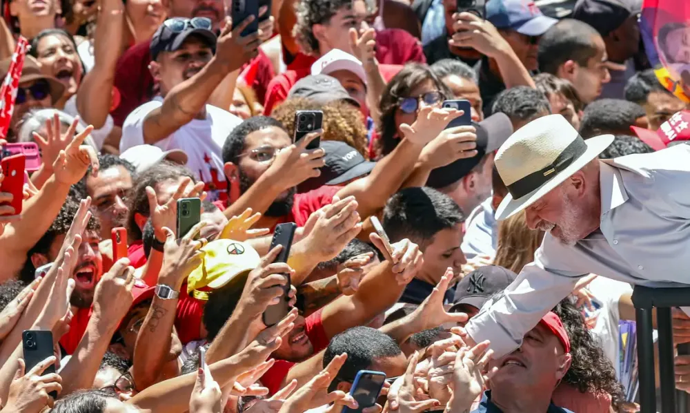 Presidente do TSE liga para Lula para parabenizar reeleição