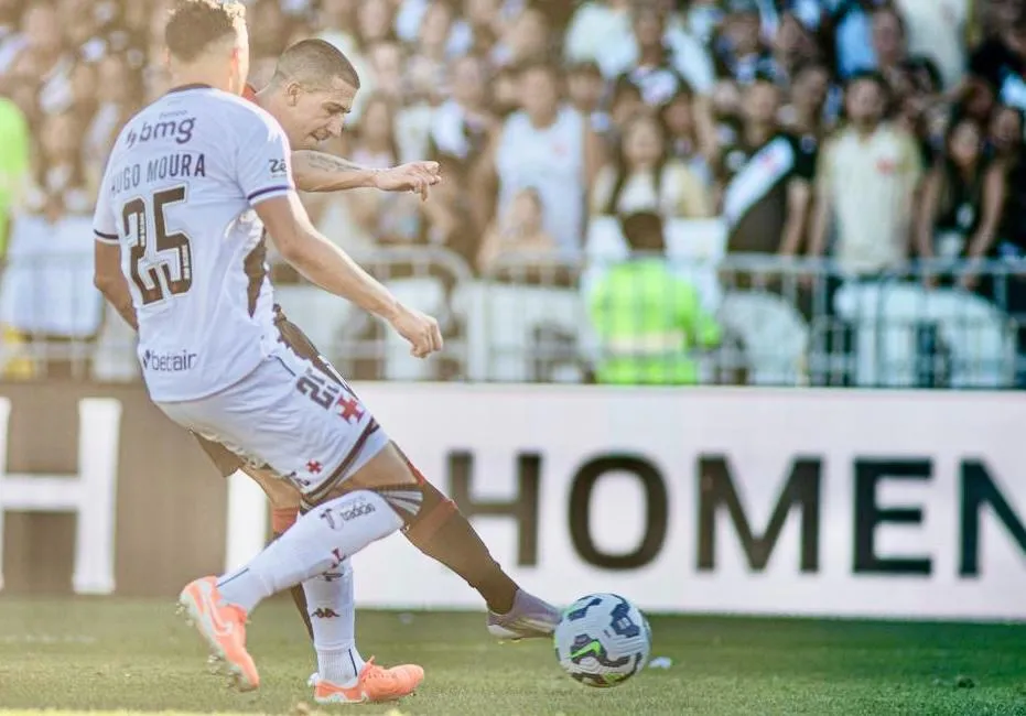 Vitória perde para o Vasco por 4X3 em São Januário