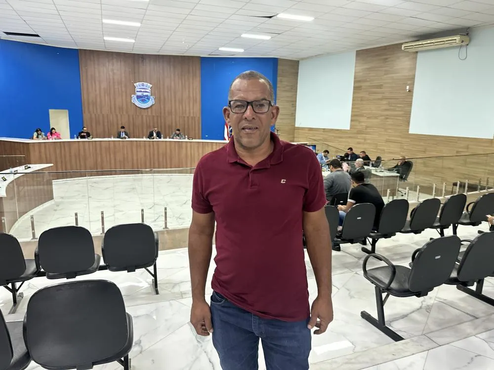 Vereador eleito Bizunga Ramos prestigia sessão na Câmara de Vereadores de Brumado