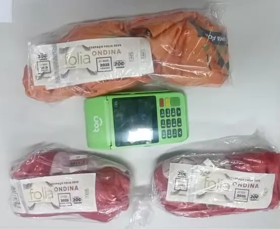 Homem é preso por vender ilegalmente abadás do Camarote Espaço Folia da PM em Salvador