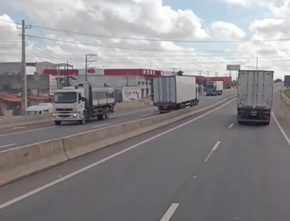 PRF prende motorista que trafegava na contramão na BR 116, em Feira de Santana