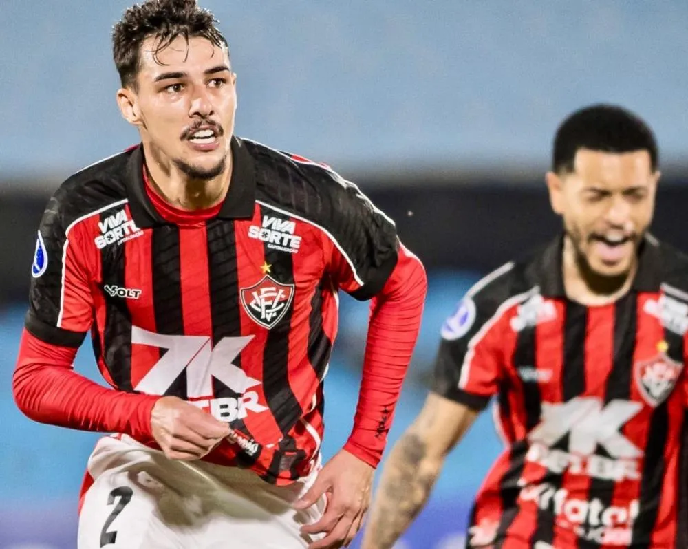 Vitória ganha no Uruguai e entra na zona de classificação aos playoffs da Sula