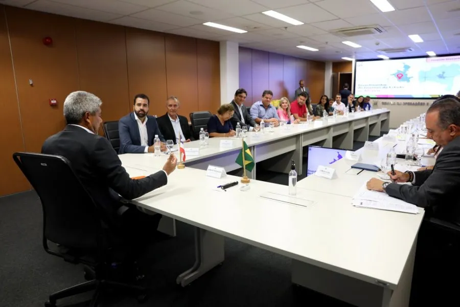 Em mais uma rodada de entregas e escuta às prefeituras, Governo do Estado atende Abaíra