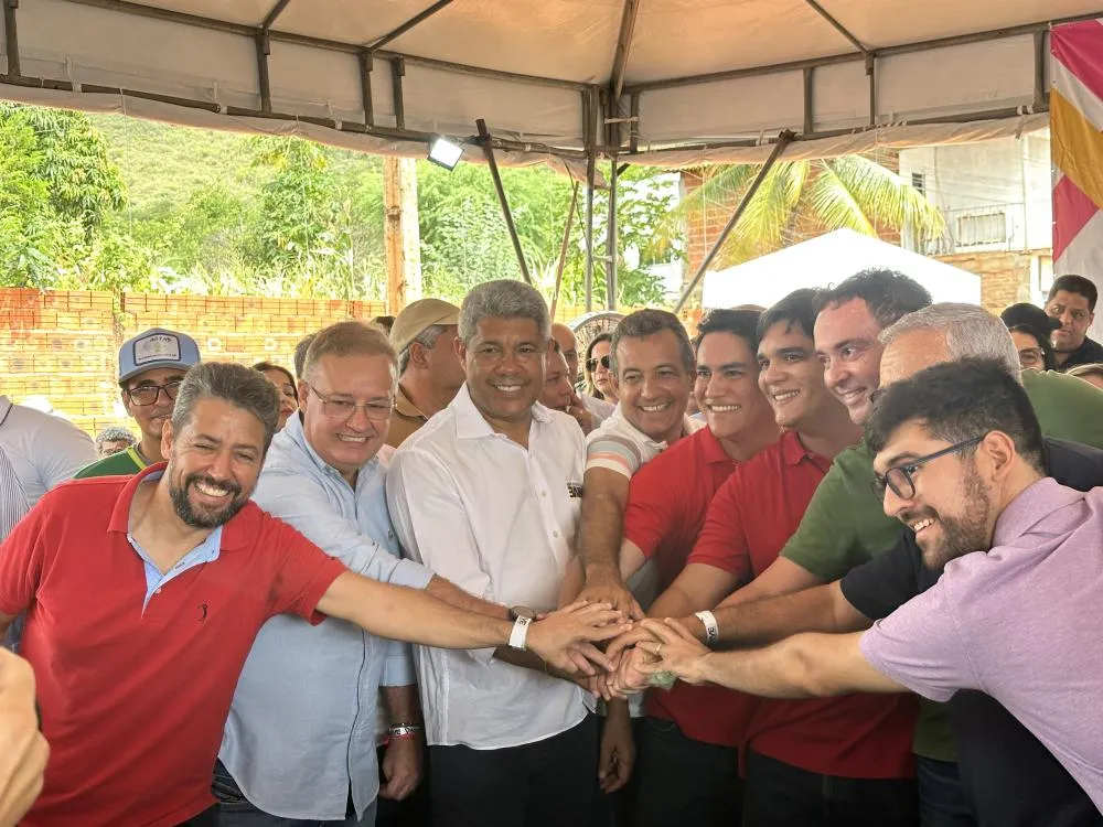 Jerônimo reúne dois maiores grupos políticos de Brumado em dia de entregas e anúncios para o município