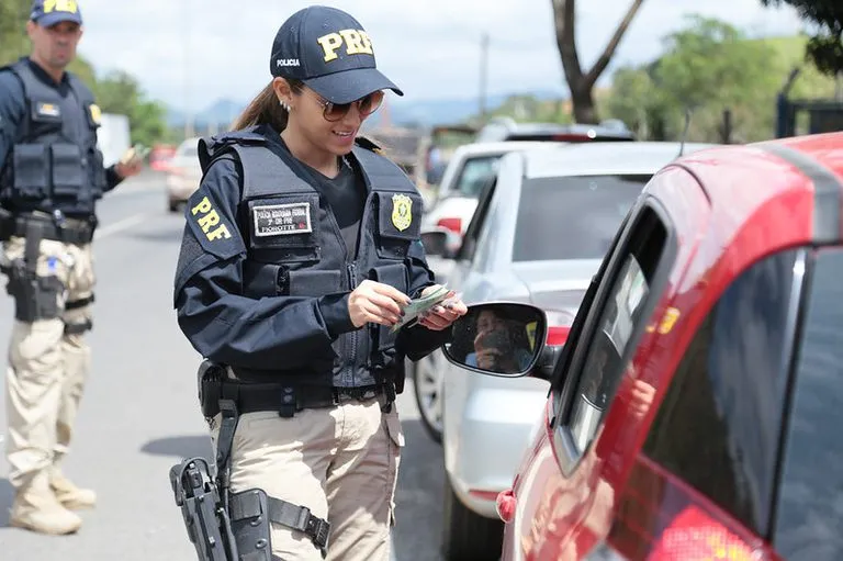 PRF encerra Operação Carnaval 2026 na Bahia com reforço na fiscalização e alerta para condutas de risco nas rodovias