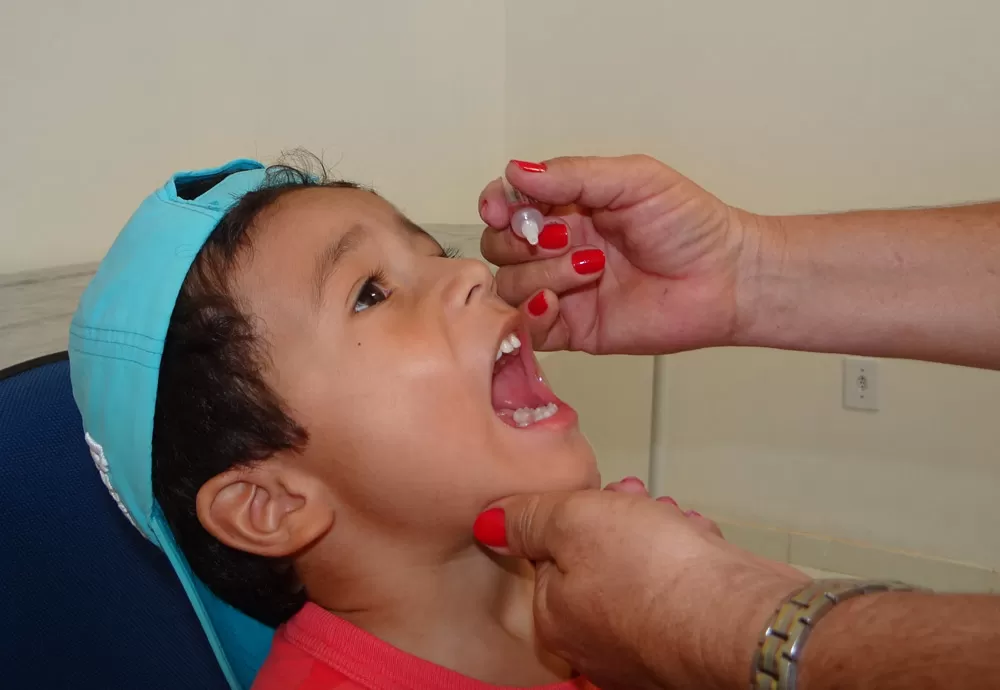 Vacinação contra poliomielite deve ser reforçada no Brasil