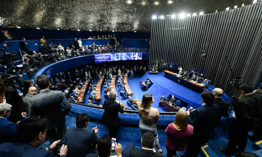 Senado aprova fim da escala 6x1 e redução da jornada de trabalho